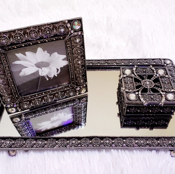 Yorkshire 3 piece vanity set with box - Picture 4 of 14